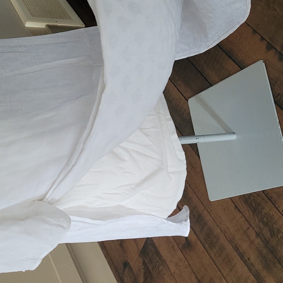 Rachel Roy short sleeved tshirt. Size medium - Picture 7 of 8